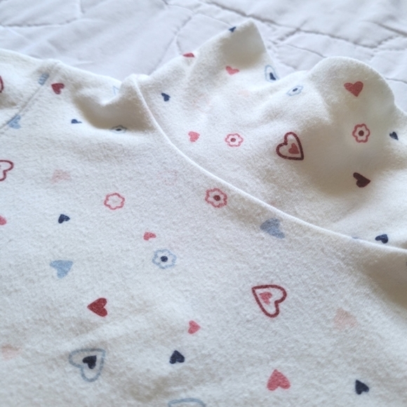 10/$20 ❄️ Simply Basic Onesie - Picture 3 of 8